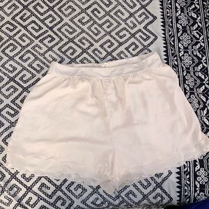 Scallop shorts